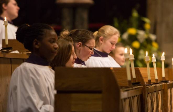 6 children in a choir with candles